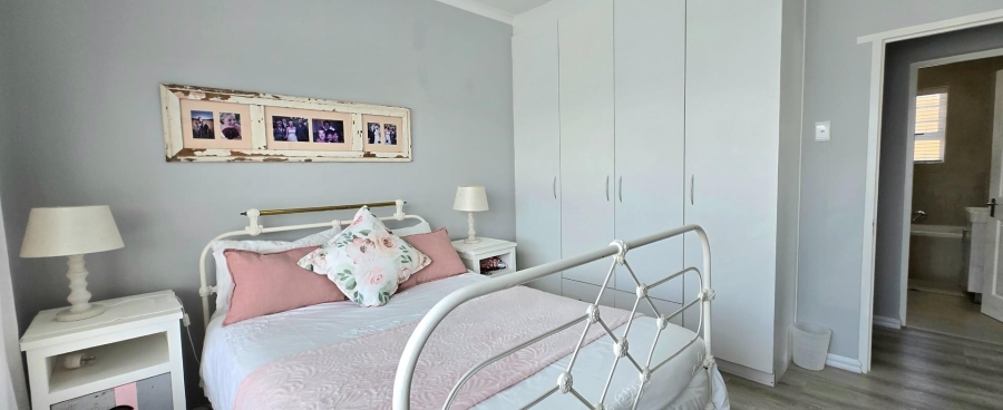 5 Bedroom Property for Sale in Franskraal Western Cape